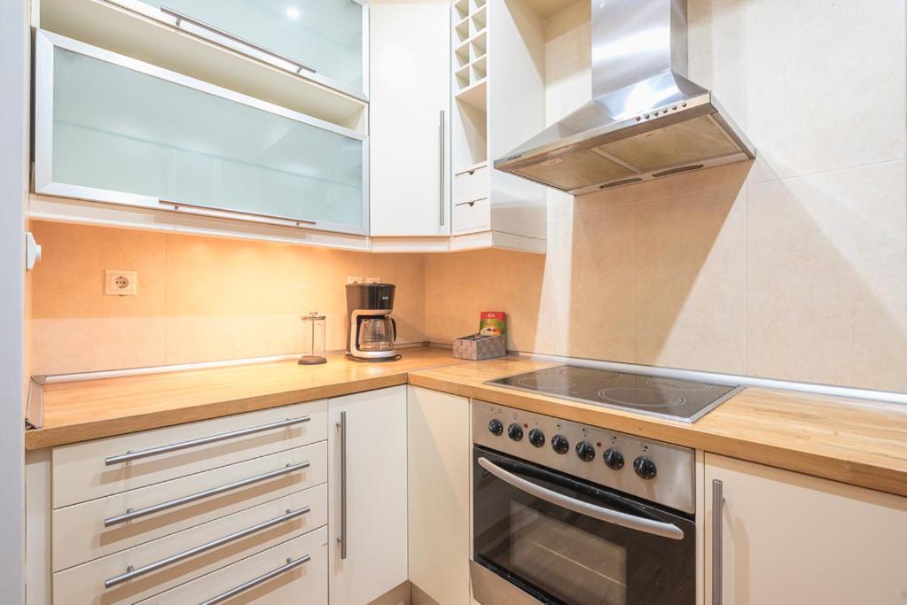 Pame Rentals - Entire Apartment With Free Parking Aten Exteriör bild
