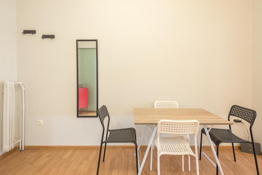 Pame Rentals - Entire Apartment With Free Parking Aten Exteriör bild